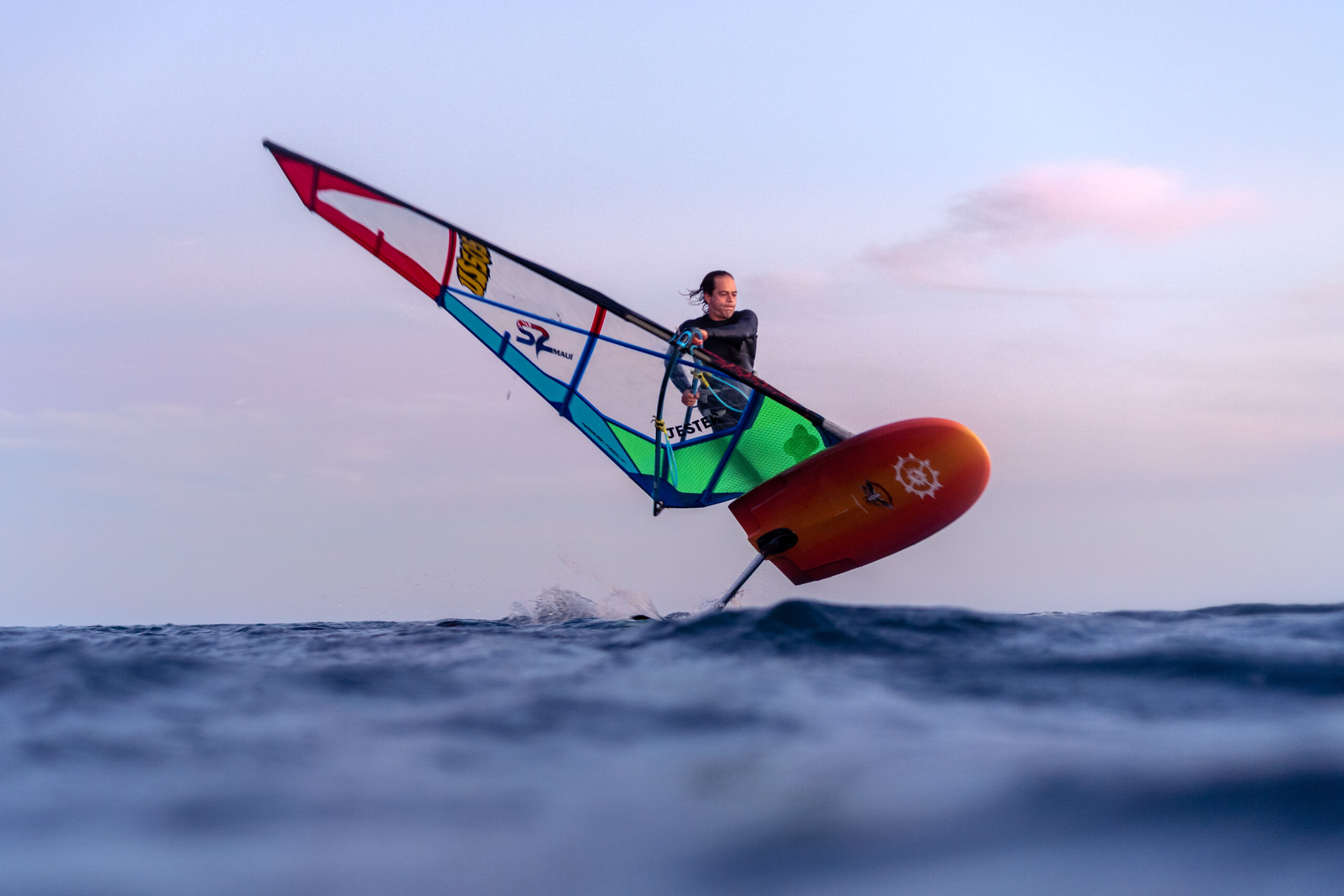 Slingshot präsentiert Windsurf- und Foil-Equipment