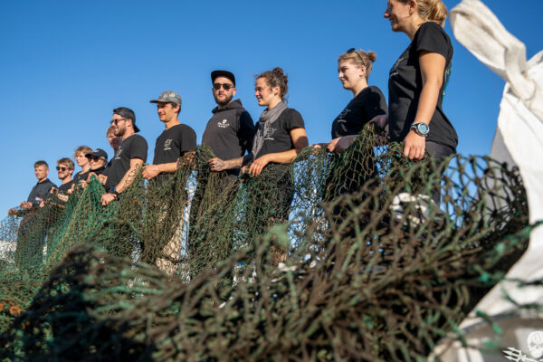 210811_BS21_TD_Crew_photo_with_ghostnet_DSC8228 210811_BS21_TD_Crew_photo_with_ghostnet_DSC8228